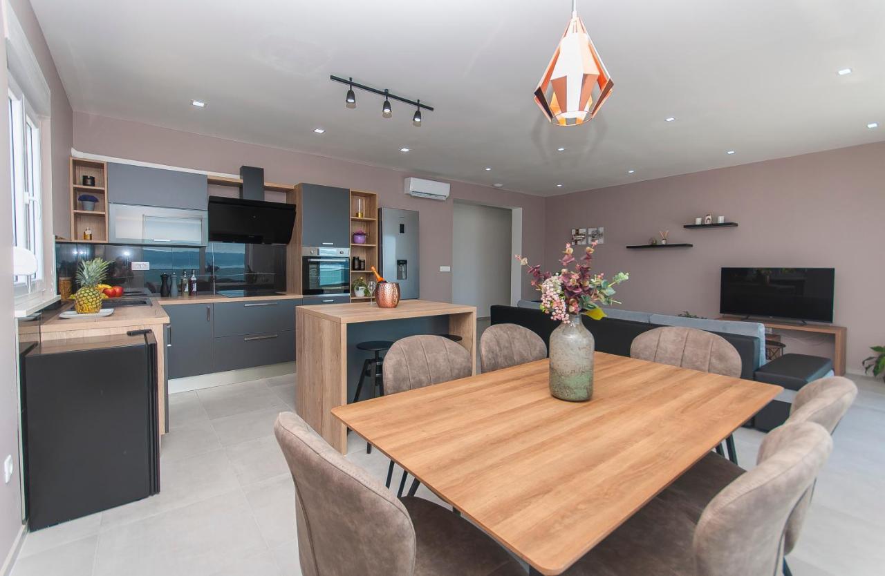 Apartment & Luxury Penthouse Omis *
